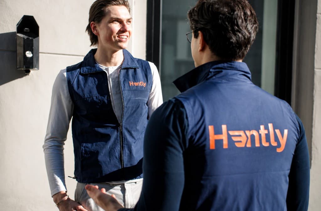 Hently-team i uniform med Hently-logo
